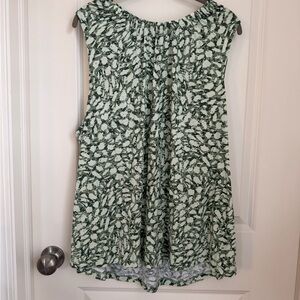 Simply Vera Vera Wang Abstract Green Sleeveless Blouse